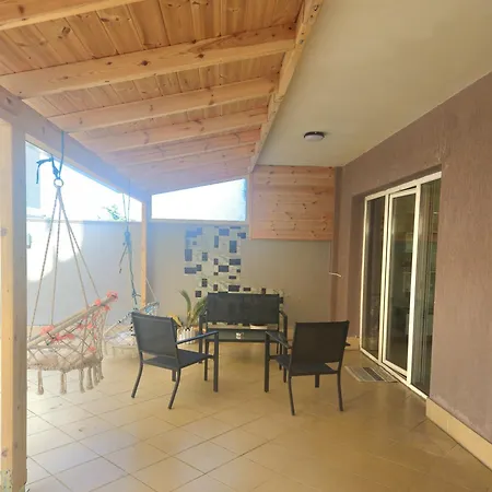 Mary's Luxury 1 Πόγραδετς